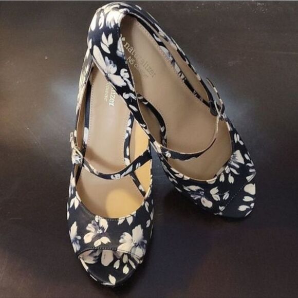 BRAND NEW NATURALIZER N5 NAVY BLUE FLORAL IRIS OPEN TOE MARY JANE COMFORT PUMP - Picture 1 of 15